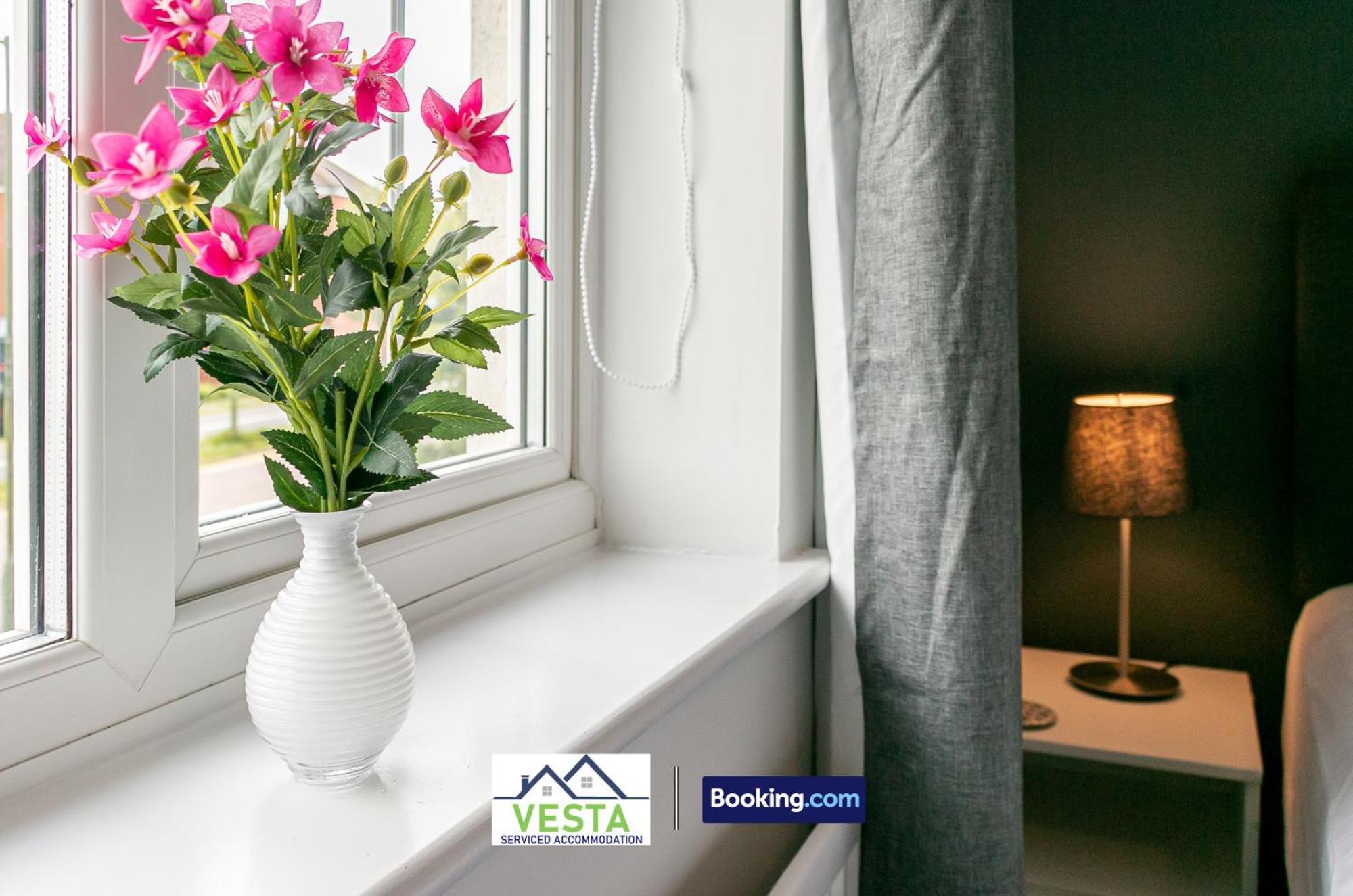 Three Bedroom Apartment By Vesta Serviced Accommodation & Short Lets Hatfield With Free Parking Exterior foto