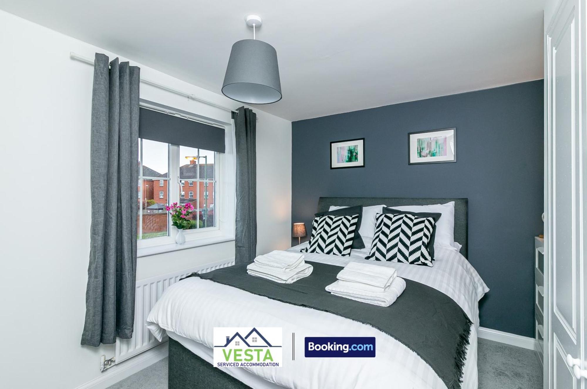 Three Bedroom Apartment By Vesta Serviced Accommodation & Short Lets Hatfield With Free Parking Exterior foto